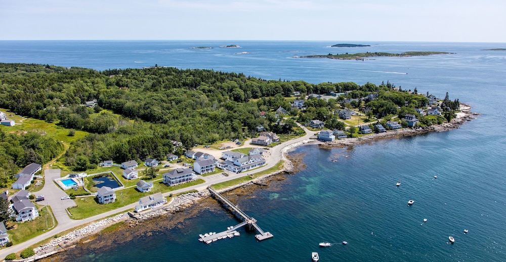 Bluebird Ocean Point Inn 37/47