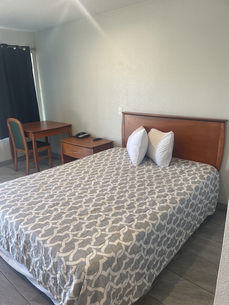 Days Inn By Wyndham Bakersfield Ca 23/55