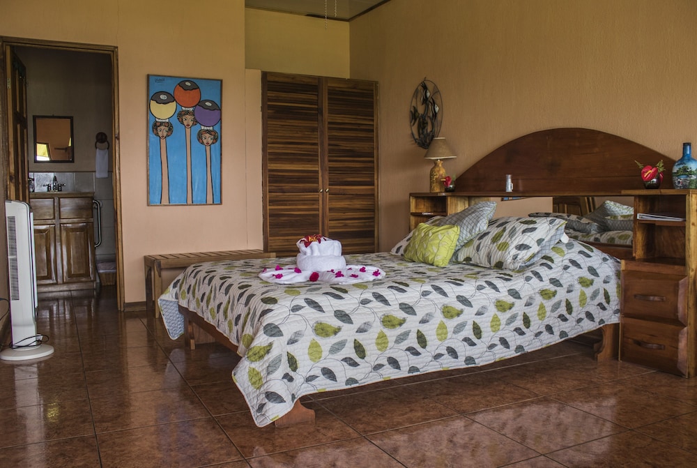 suite, kitchenette