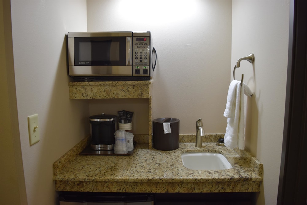 Best Western Plus Havre Inn & Suites 17/57