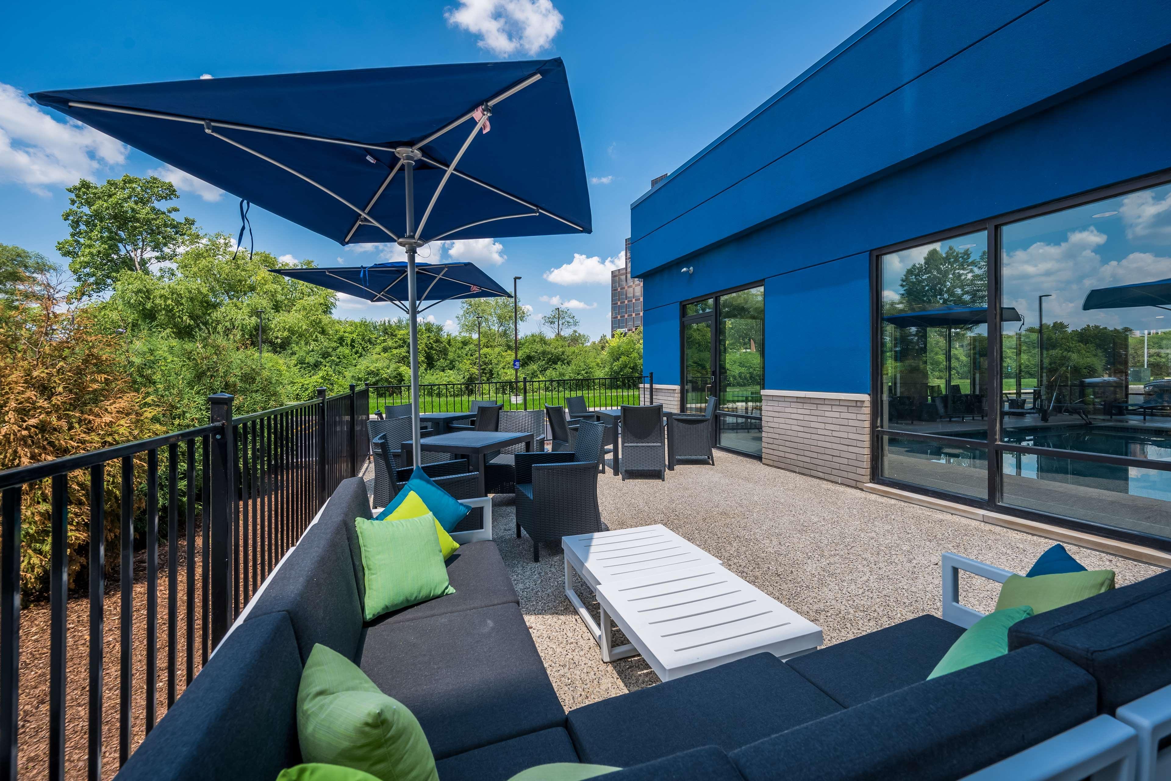 A Victory Hotel and Suites 56/60