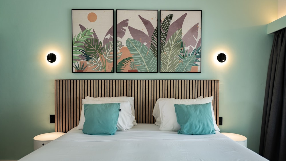 Blue Bay Lodges 12/50