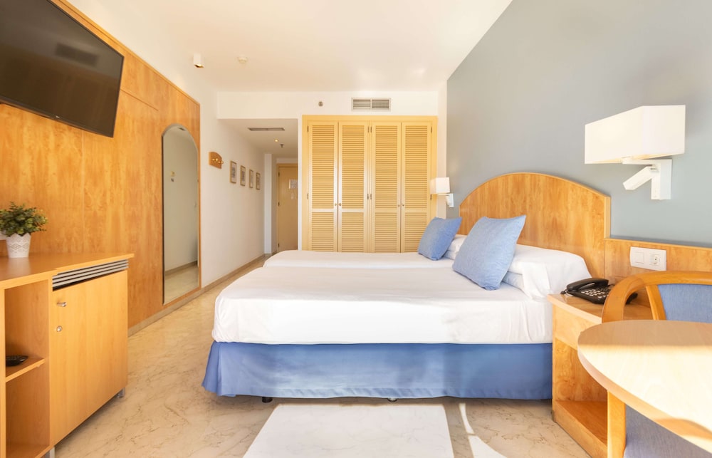ROOM, DOUBLE BED, PARTIAL SEA VIEW