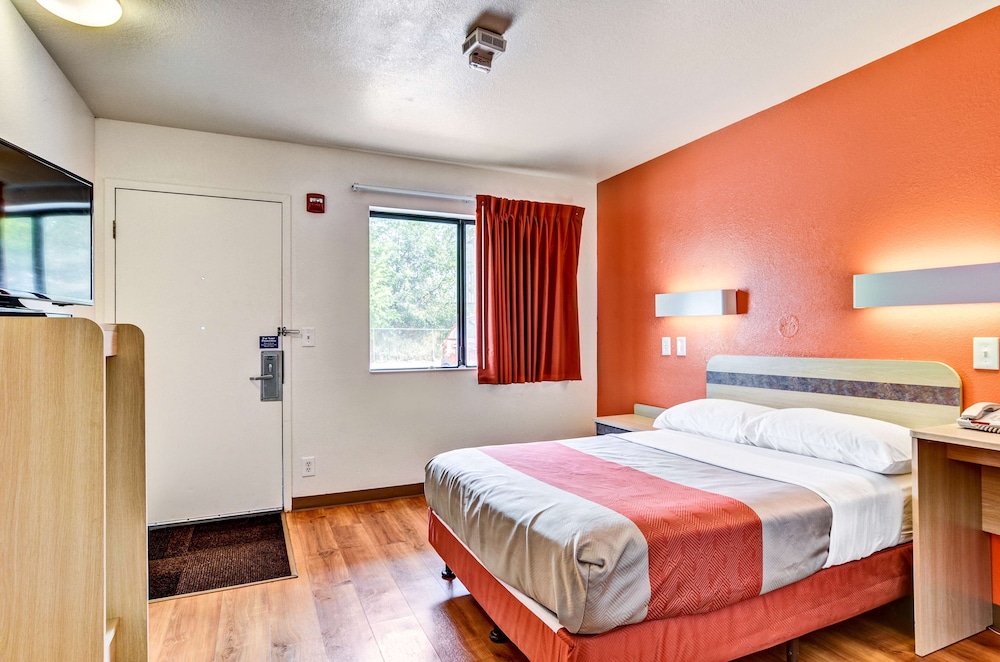 Motel6 Pittsburgh, PA - Crafton 16/50
