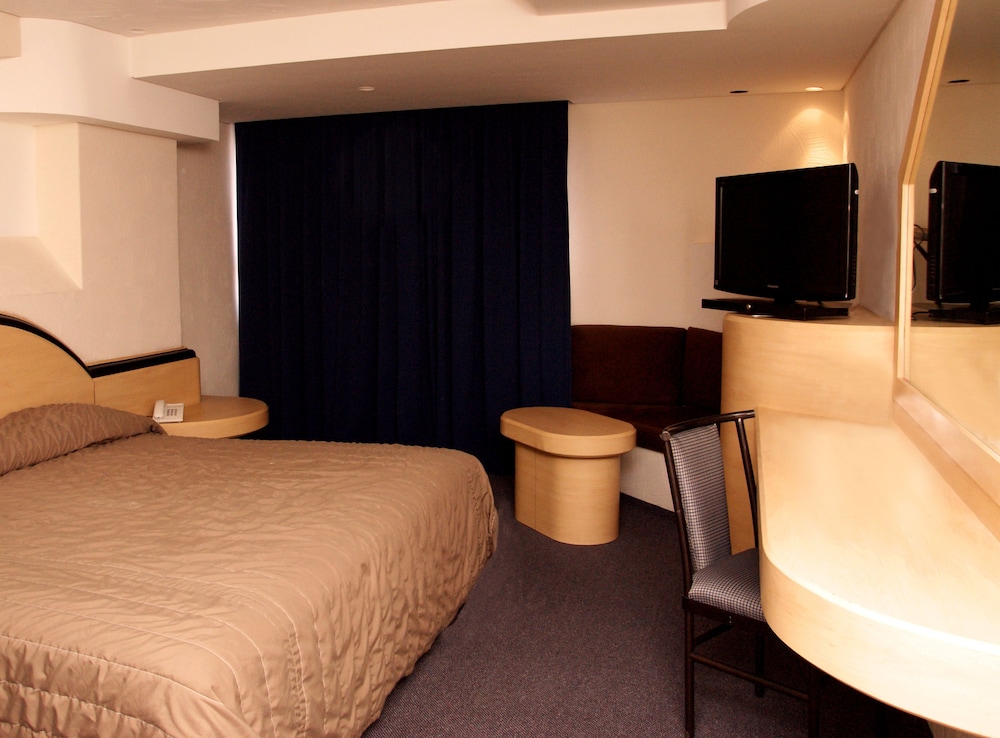 Portonovo Hotel And Suites 7/35
