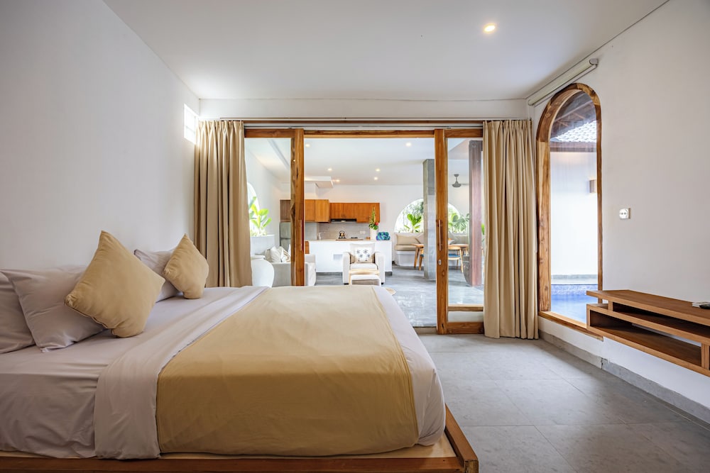 3 BEDROOMS, VILLA
