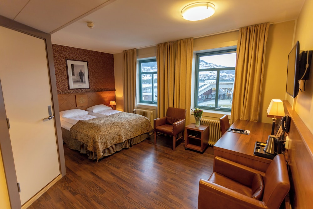 Station, Twin Beds