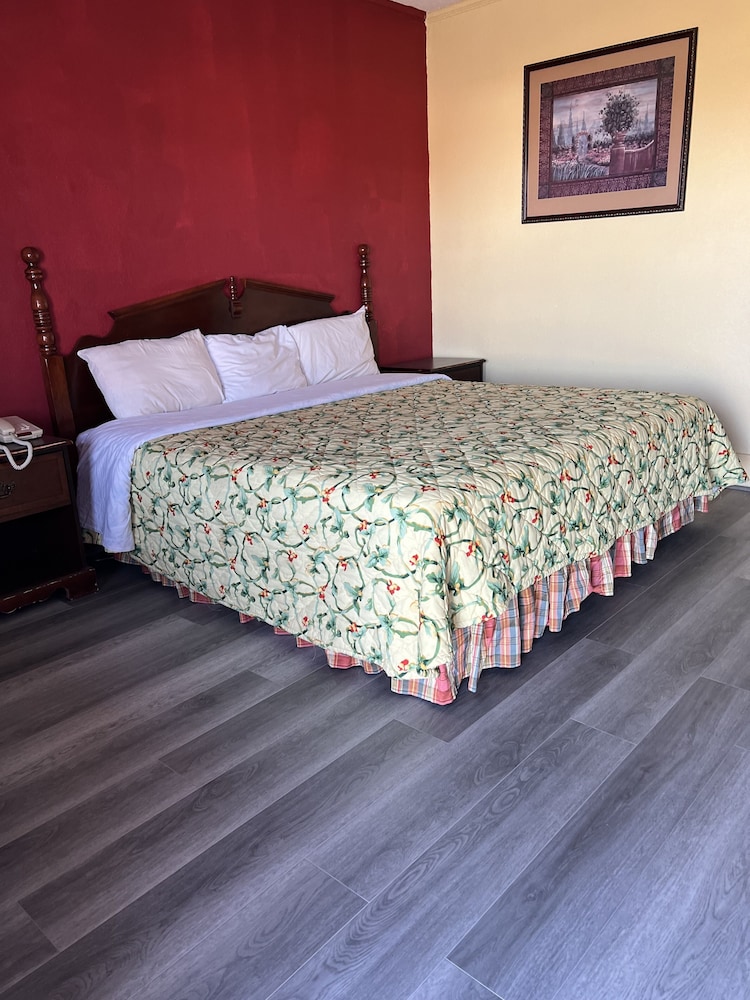 Motel 6 Williamston, NC - Highway 17 32/61