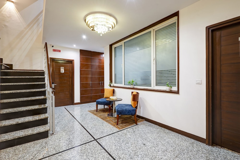 Stately Suites, Golf Course Road 43/58