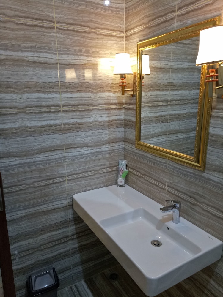 Grand Town Hotel Mandai 28/29