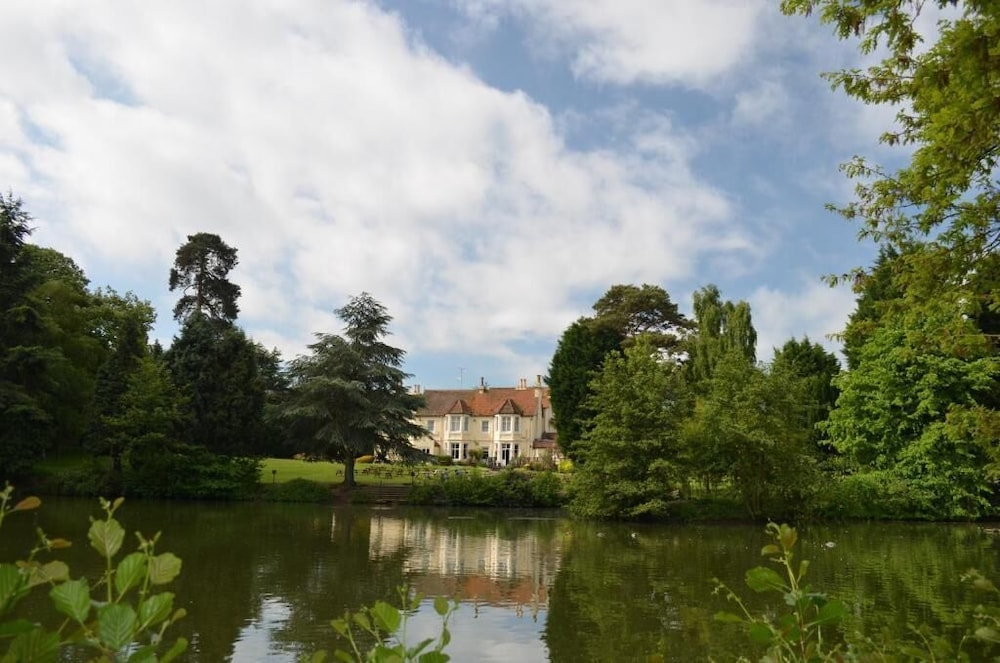 Worplesdon Place Hotel 62/70