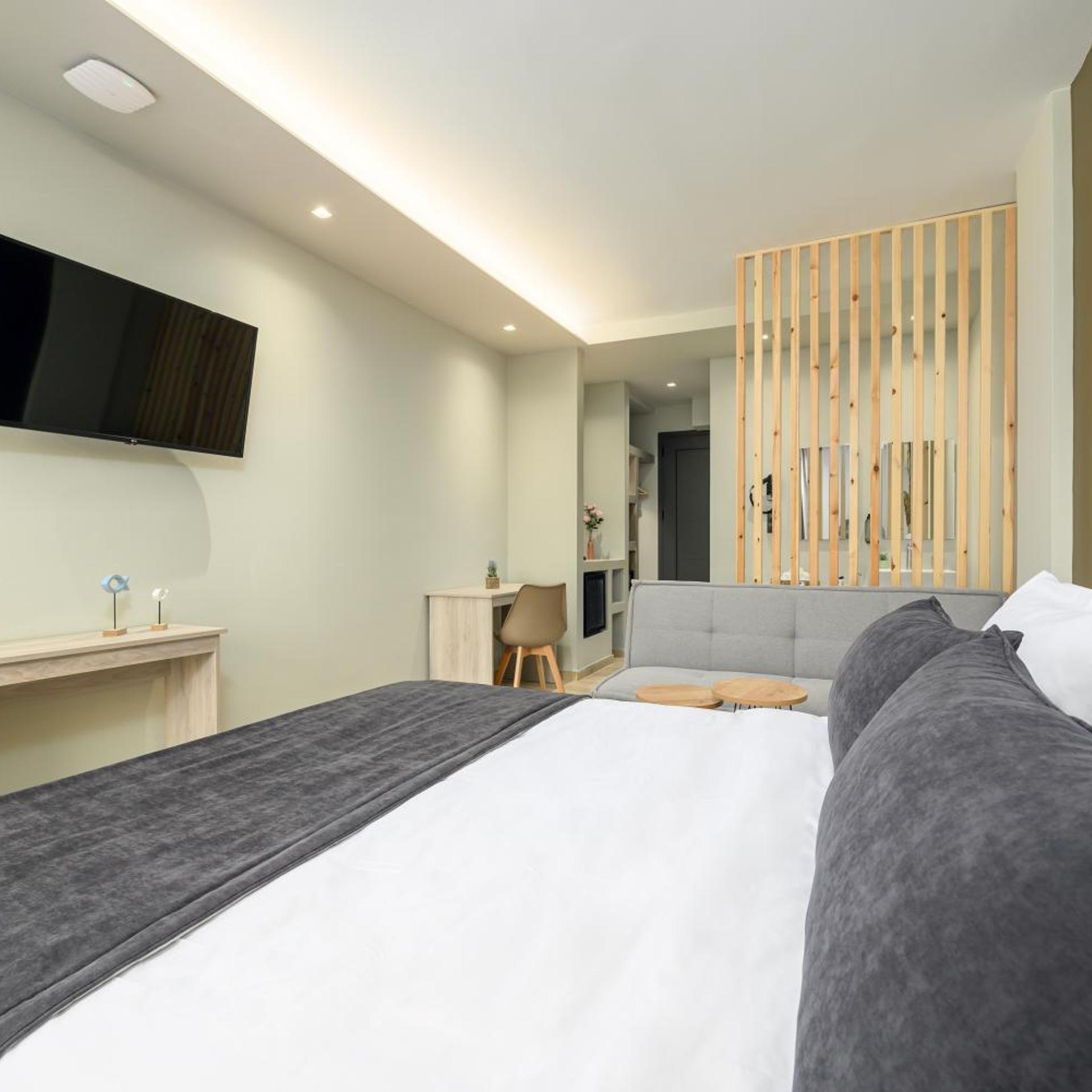 DELUXE, DOUBLE BED