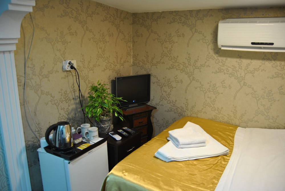 LOTUS HOTEL 19/23