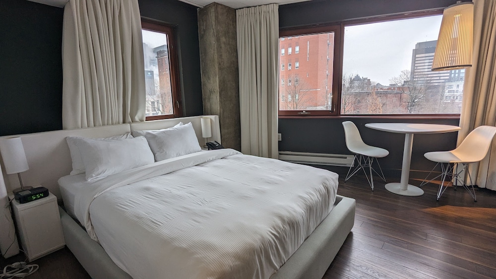 LOFT, QUEEN BED