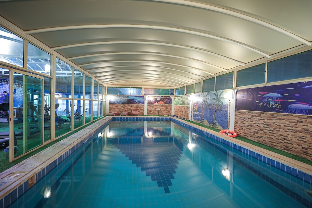 فندق ميرال كراون(Meral Crown Hotel) 26/62