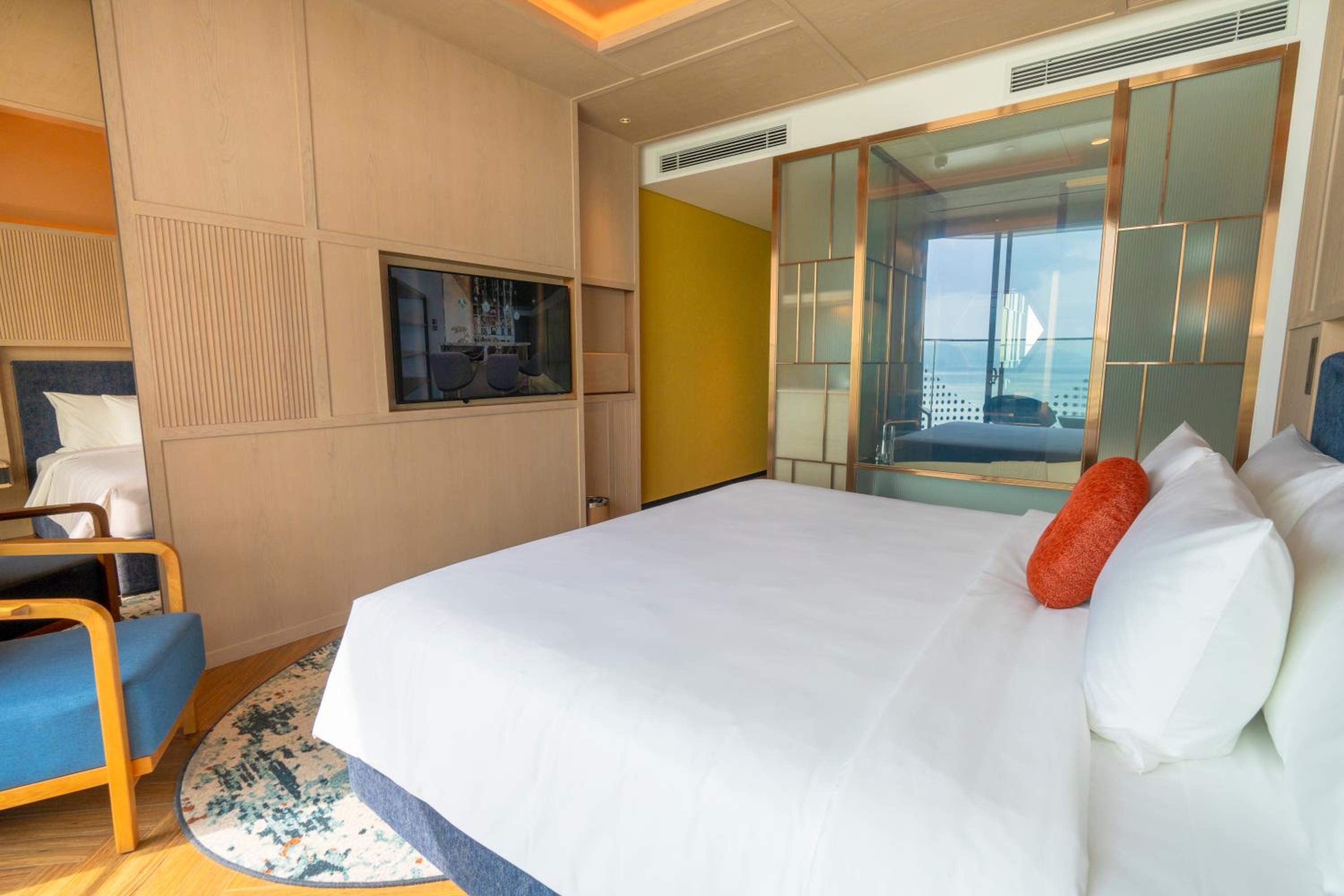 DELUXE, KING BED, SEA VIEW