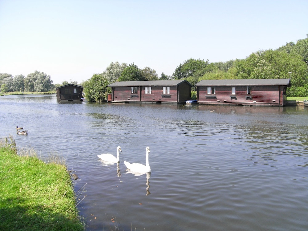 Wayford Bridge Inn 43/47