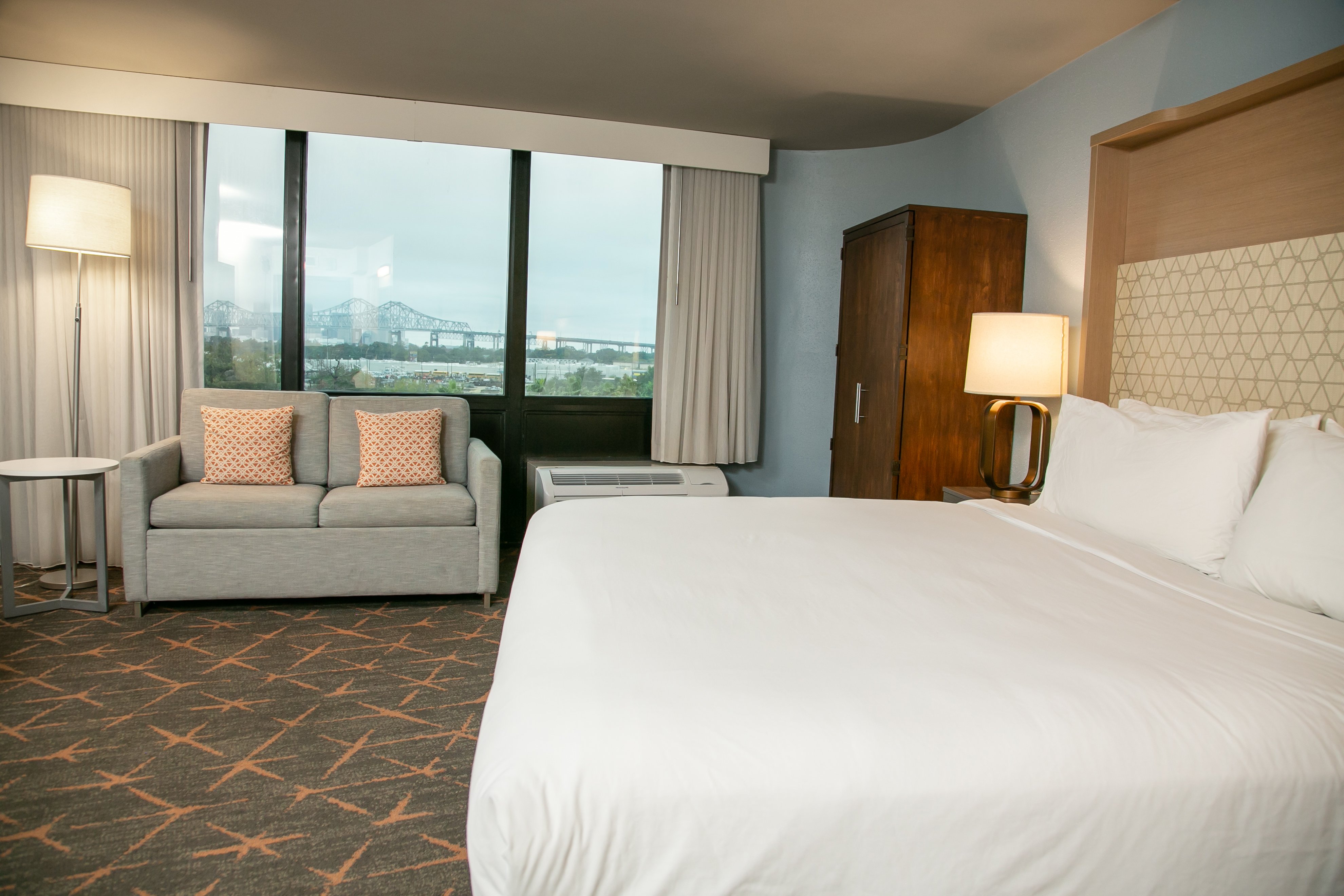 Holiday Inn New Orleans West Bank Tower 25/79