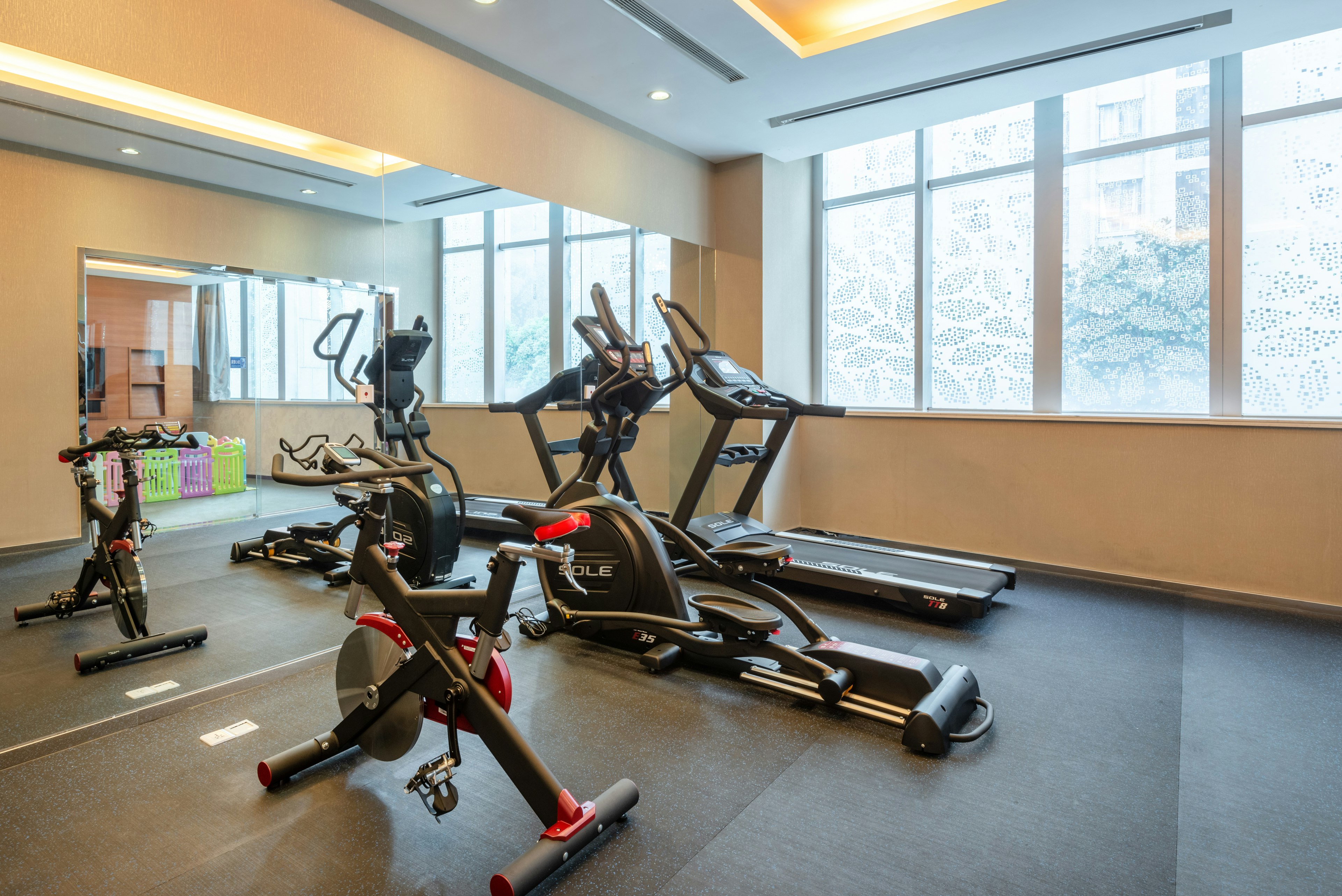 HOLIDAY INN EXPRESS SHANGHAI JINSHA 31/50