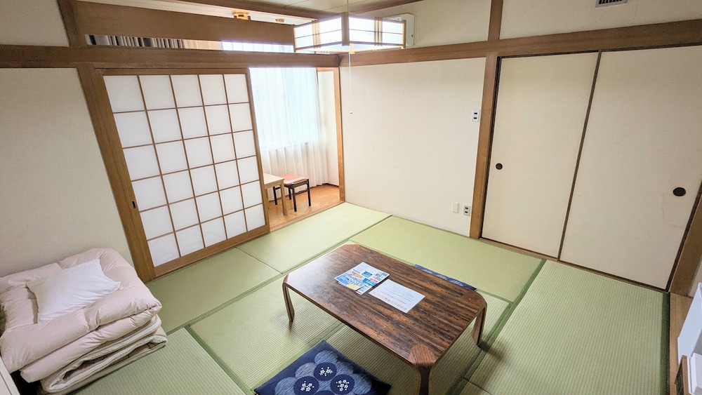 Hotel Crown Hills Miyoshi 7/40