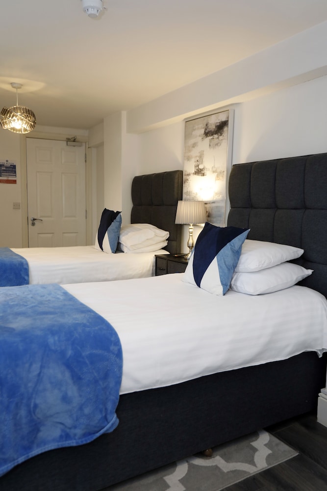 DELUXE, TWIN BEDS
