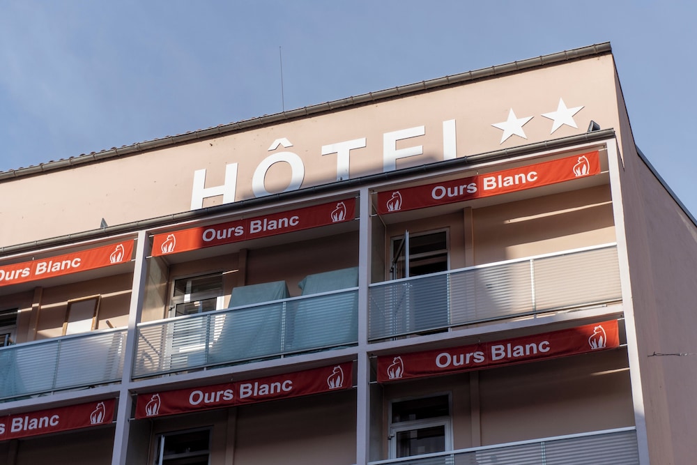 Ours Blanc Place Victor Hugo 2/67