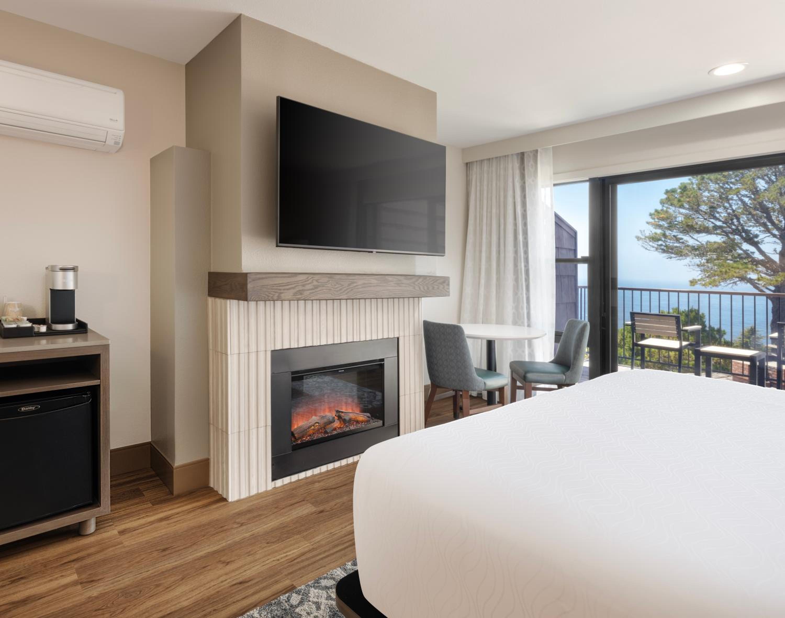 غرفة قياسية بسرير كينج بإطلالة على البحر، Hyatt Vacation Club At Highlands Inn 3/5