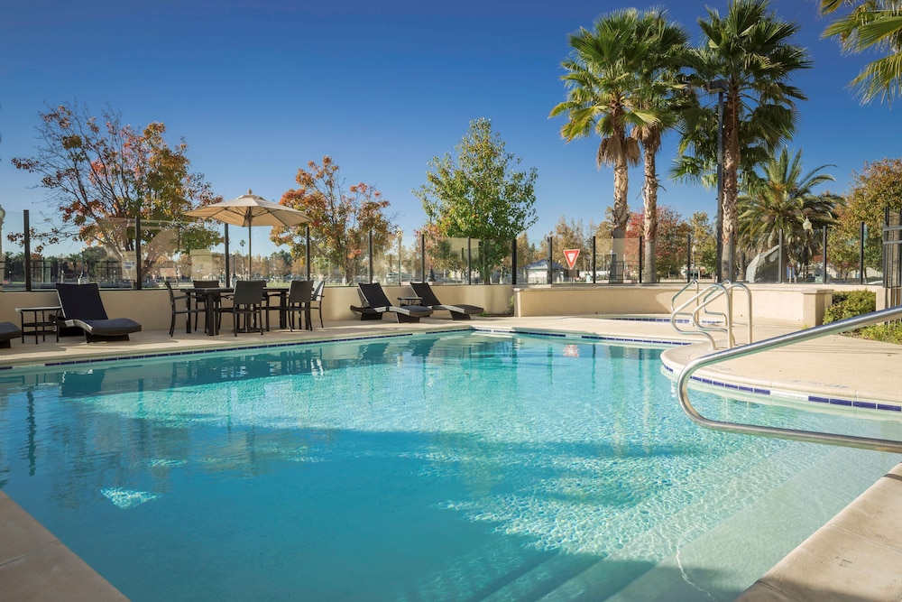 Hampton Inn and Suites Suisun City Waterfront 1/50
