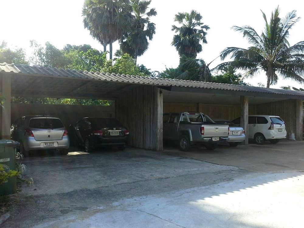 Krisada Beach Resort 42/56