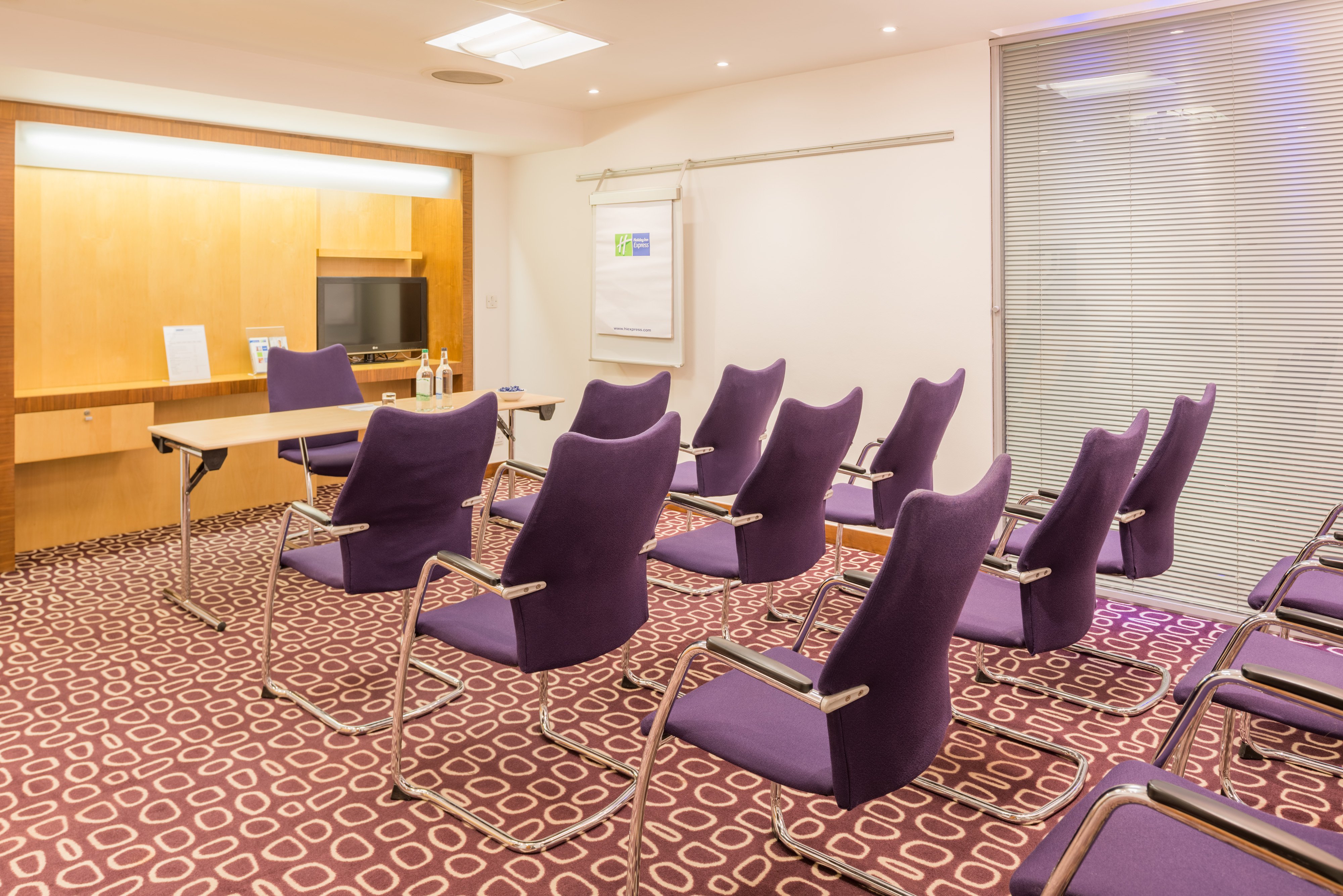 Holiday Inn Express London - Swiss Cottage 26/28