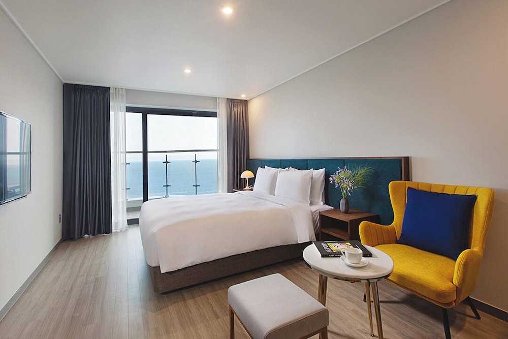 OCEAN, DELUXE, DOUBLE BED