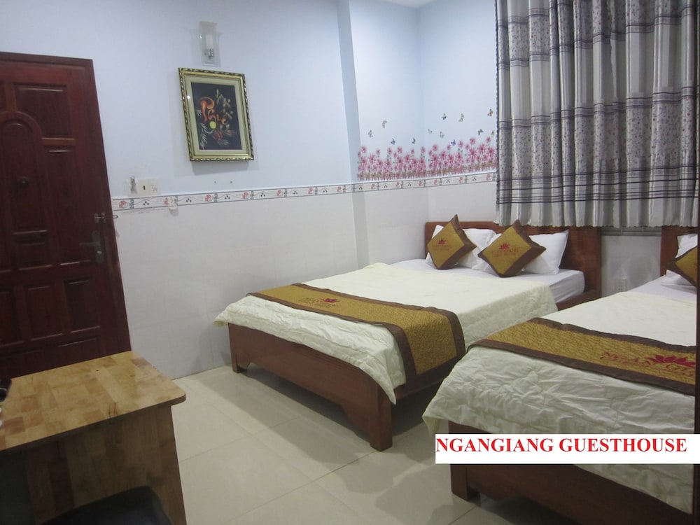 Ngan Giang Guest House 9/65