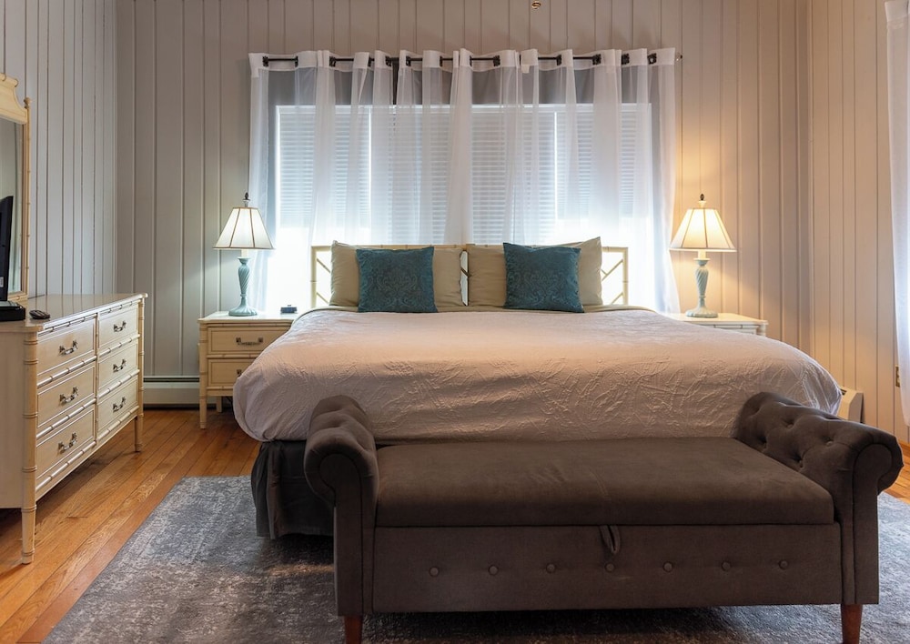 William Henry Miller Inn 13/50