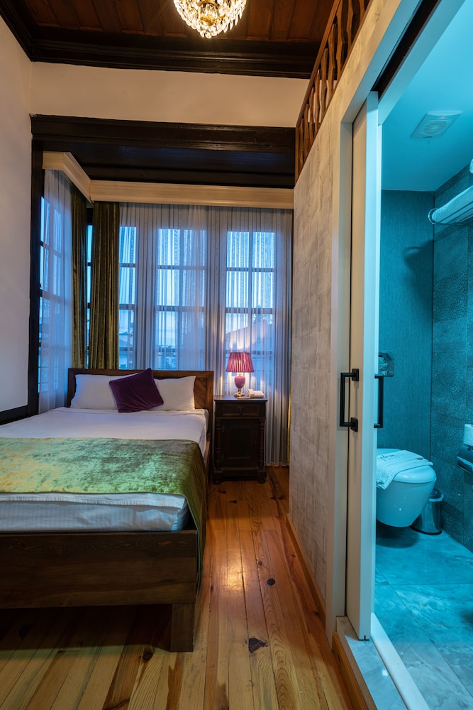 Cedrus Hotel 49/50