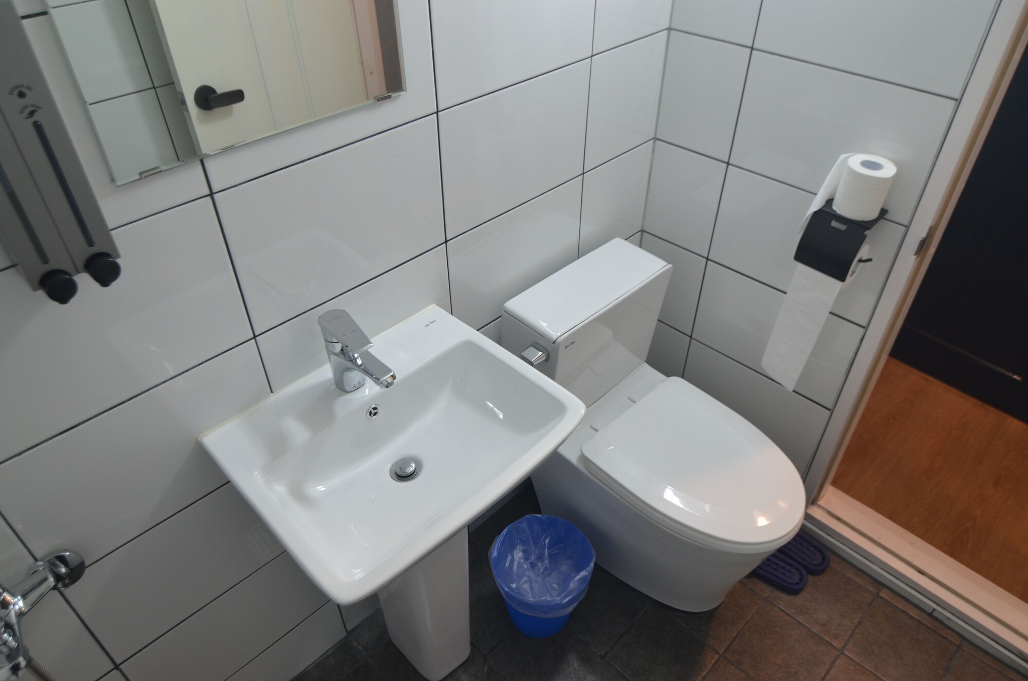 FEMALE DORM, FEMALE ONLY