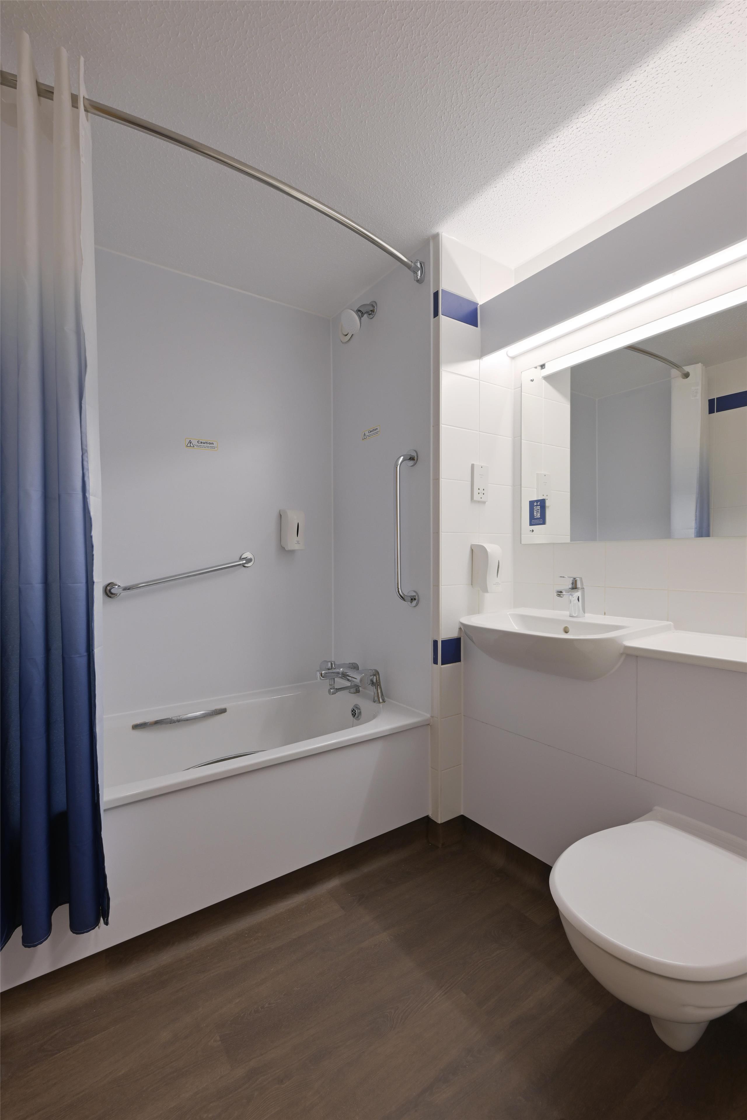 Travelodge Staines 29/30