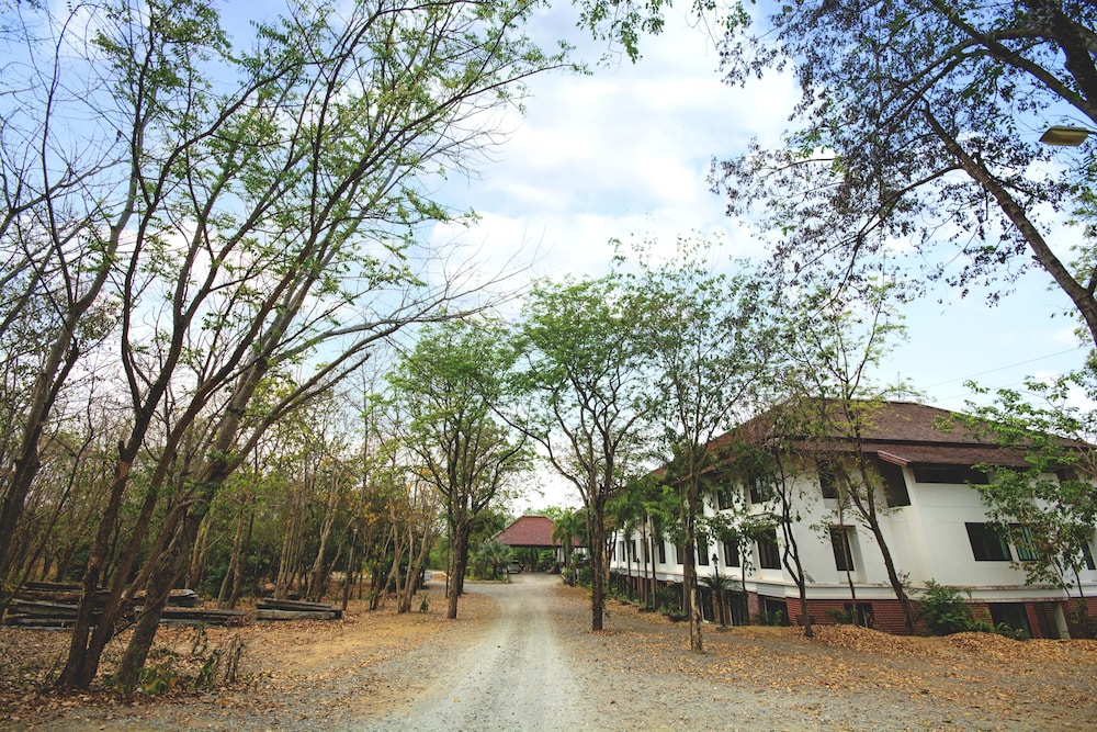 Tak Andaman Resort & Hotel 5/53
