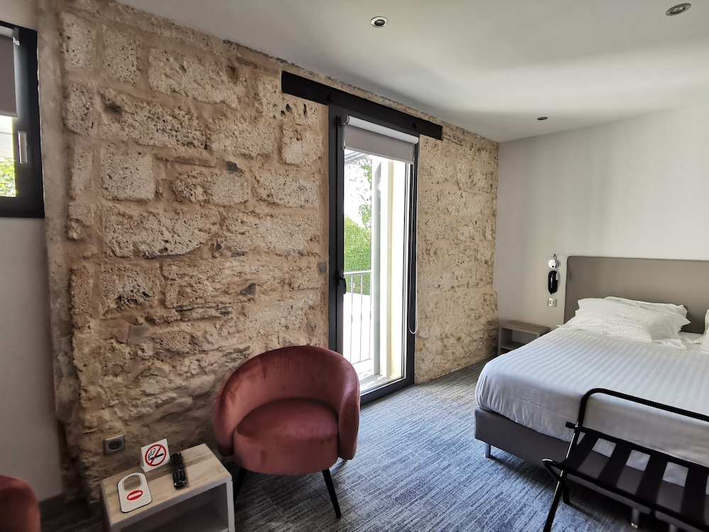 HOTEL DE LA COURONNE 31/70