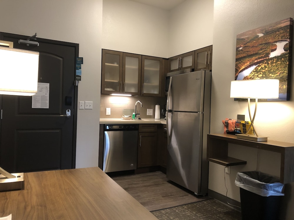 Staybridge Suites Wisconsin Dells - Lake Delton 20/58