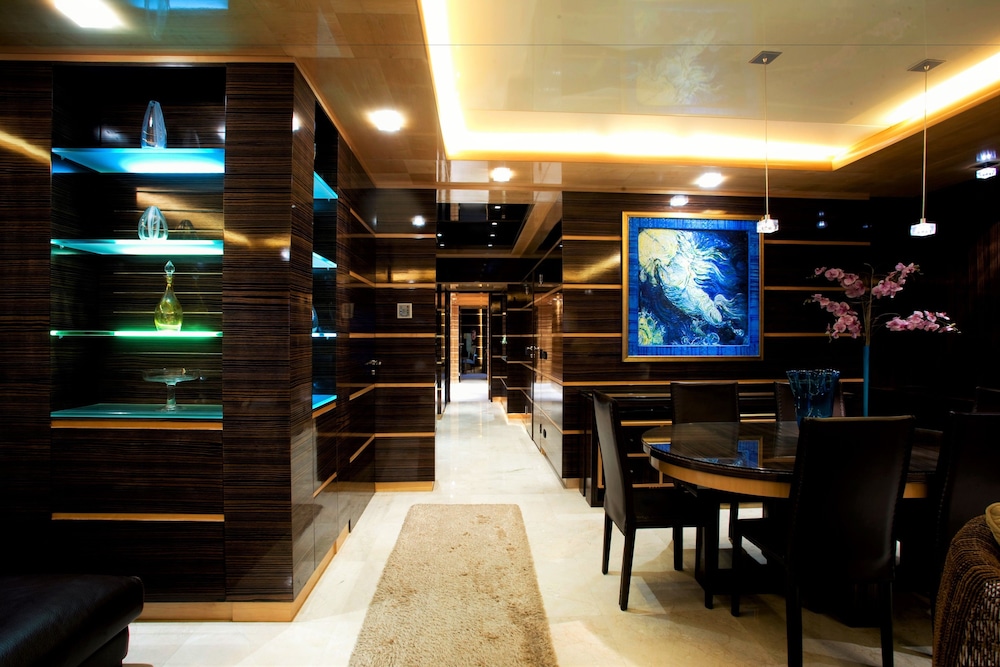 Lahoya Suites 30/50