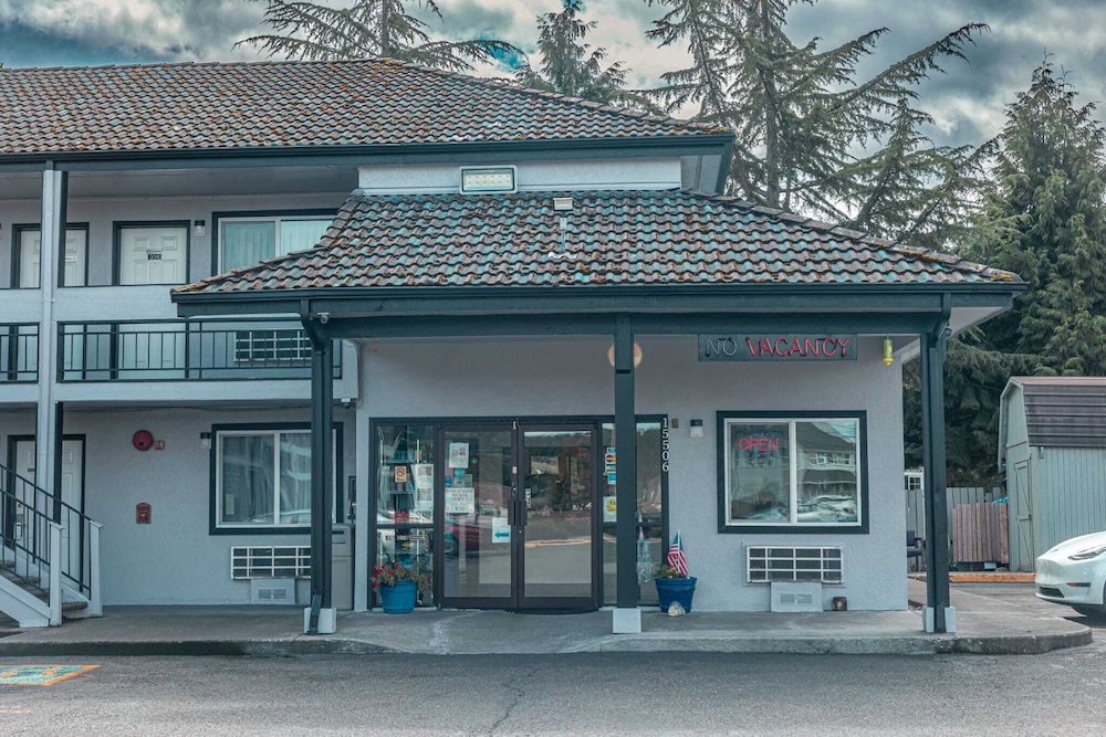 Sumner Motor Inn 2/55