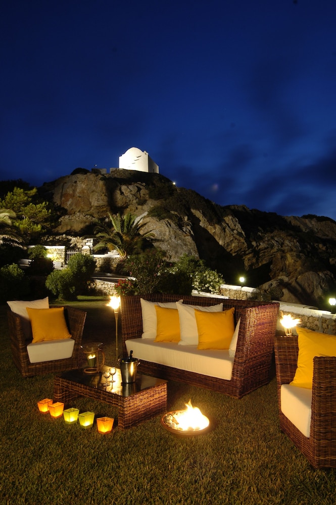 Dolphin Bay Seaside Resort & Suites in SYROS