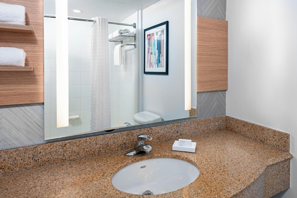 Evolution, Suite, 2 Queen Beds 8/9