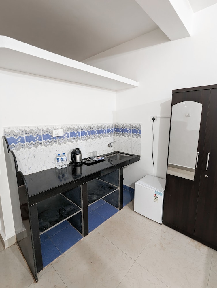 Swati Hotel 58/72