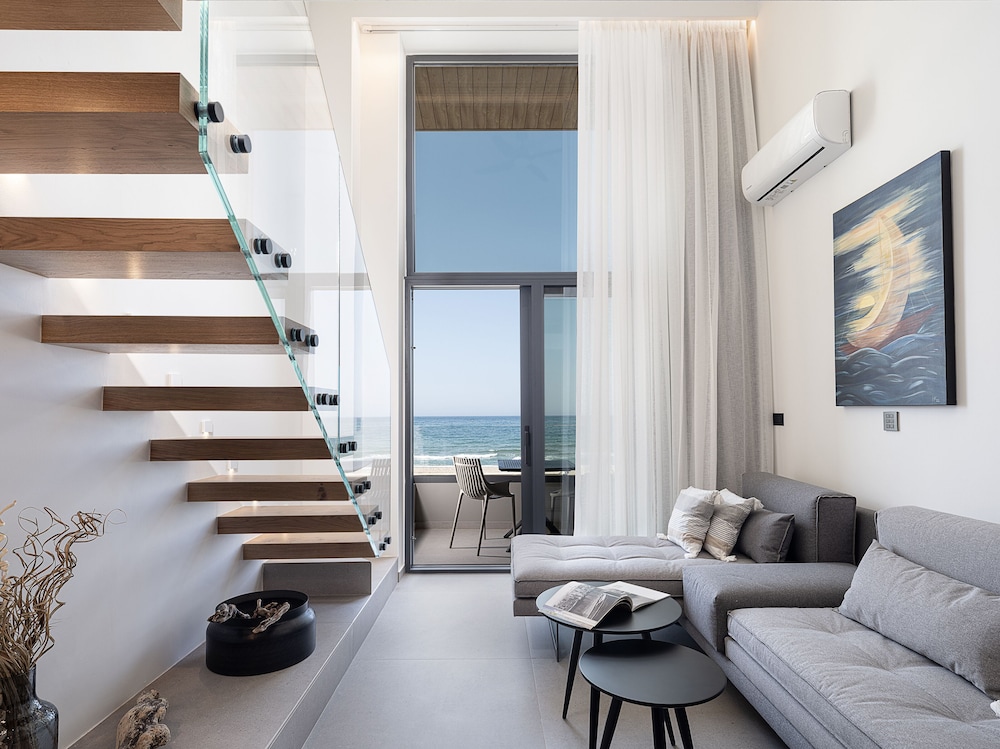 Calla Luxury Seafront Suites 30/50