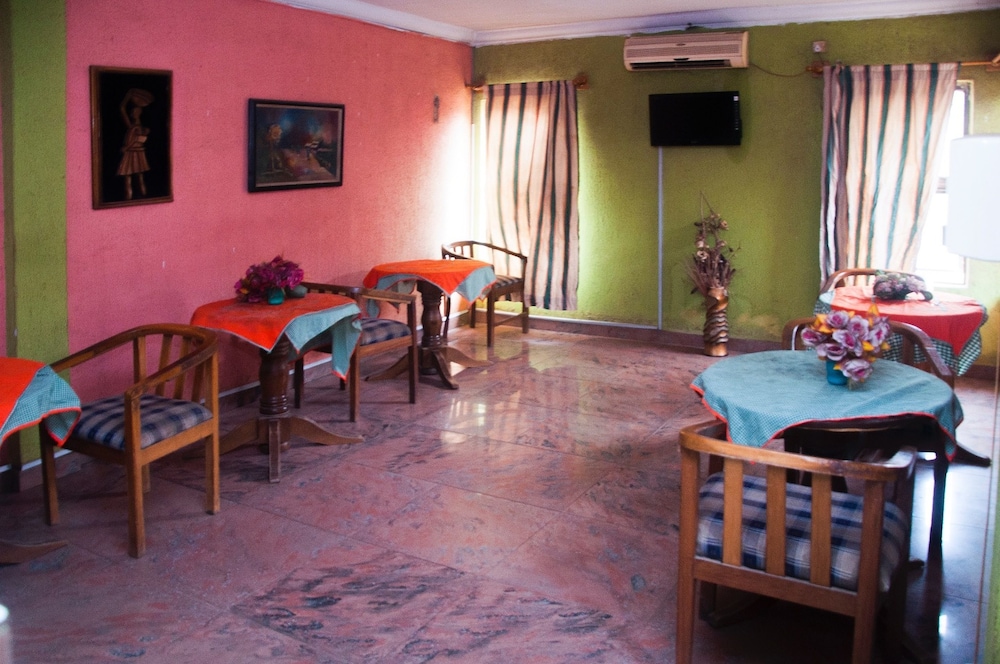 Alfoscar Hotel & Suites 20/26