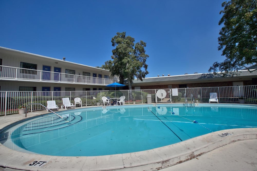 Motel6 Tallahassee, FL - Downtown 38/59