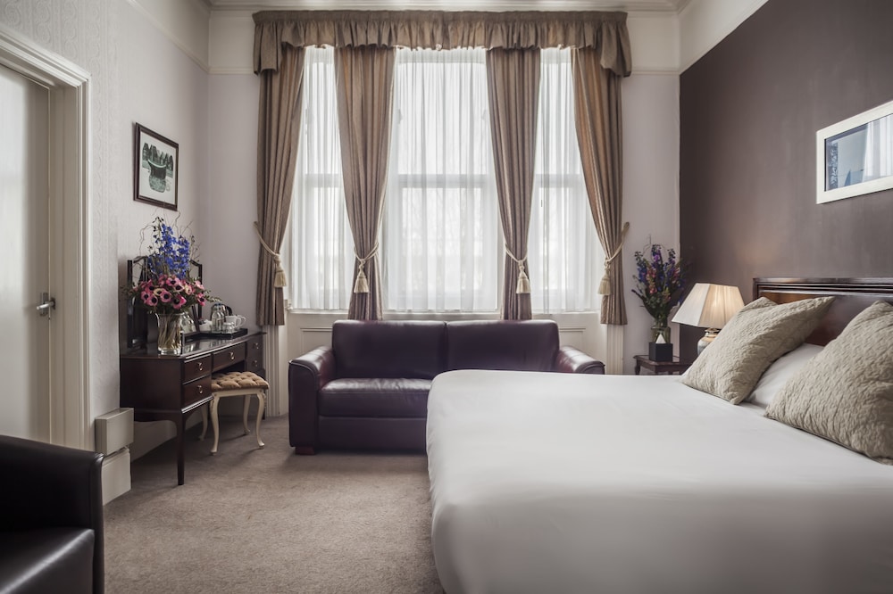 OYO Devonshire Park Hotel 9/33