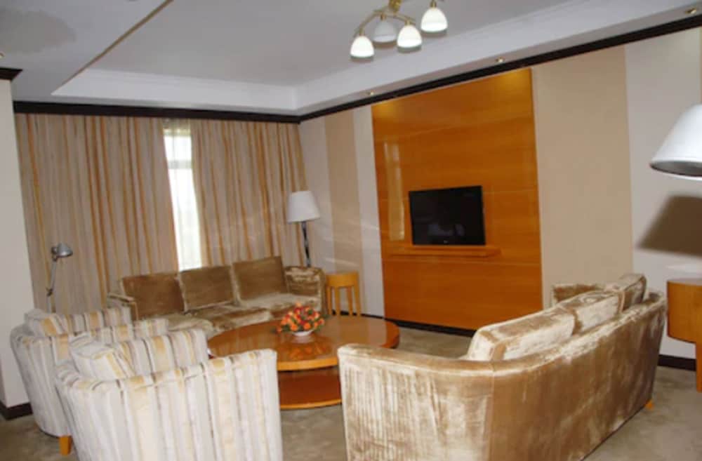 Gorillas Golf Hotel 30/55