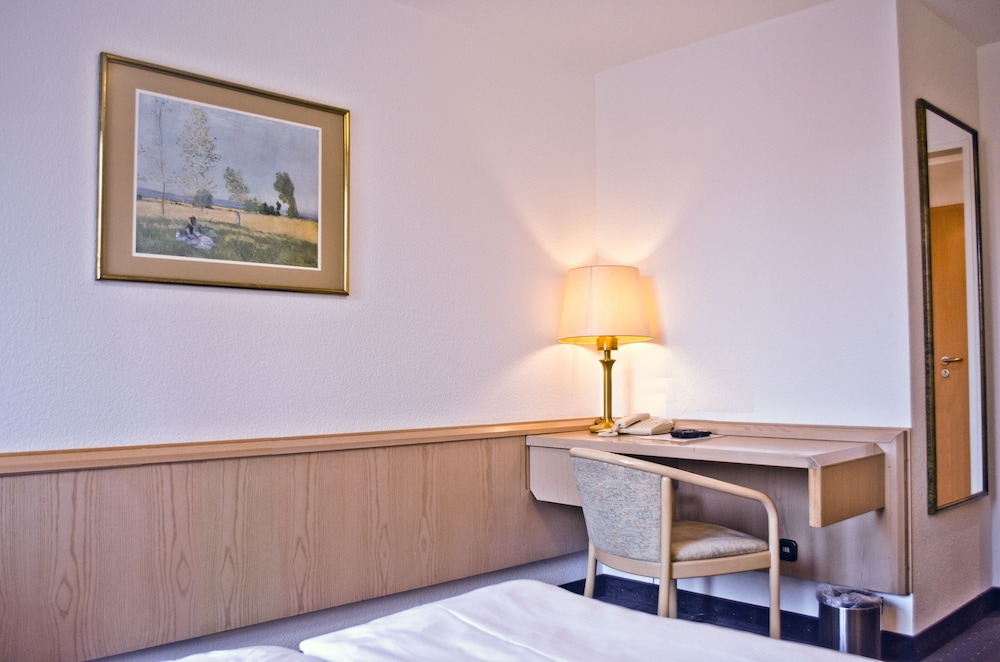 Adler Hotel Frankfurt 33/50